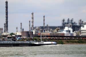 Oil tanker