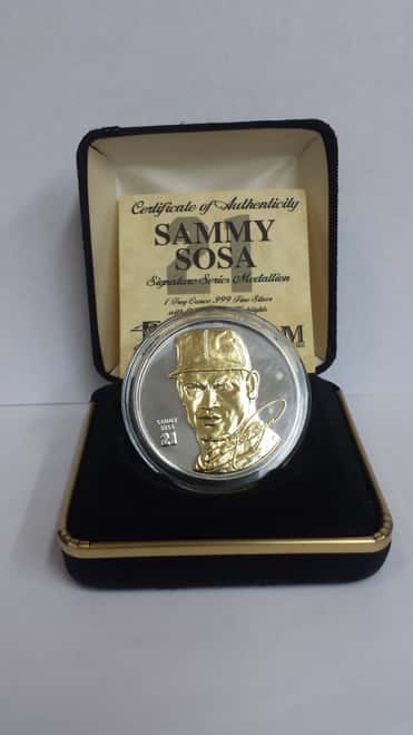 Sammy Sosa Highland Mint 1 oz. .999 Fine Silver with 24 Kt Gold Overlay Limited Edition Commemorative Medallion w/ COA